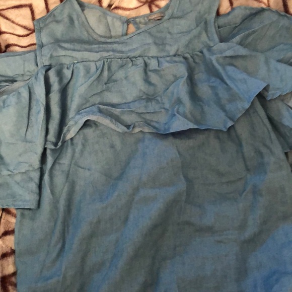 Cute denim-like open shoulder shirt - Picture 2 of 4